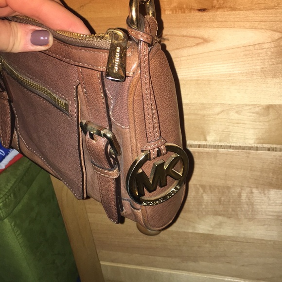 Michael kors crossbody purse - Picture 4 of 7